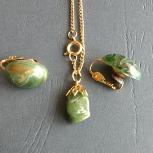 Green Necklace & Earring Set